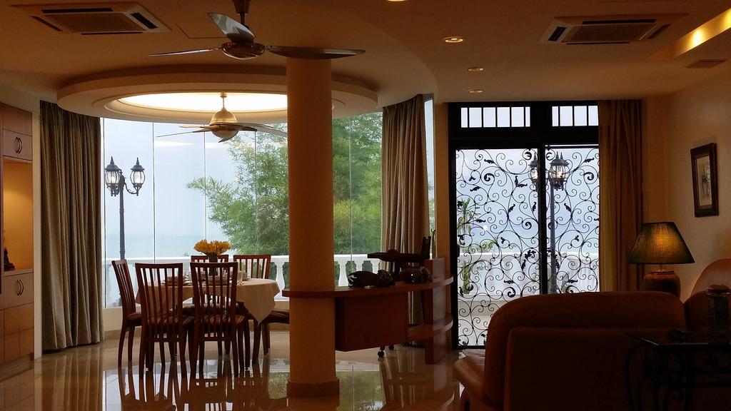 Tropical Sea View & Sunshine Villa Batu Feringgi Exterior foto