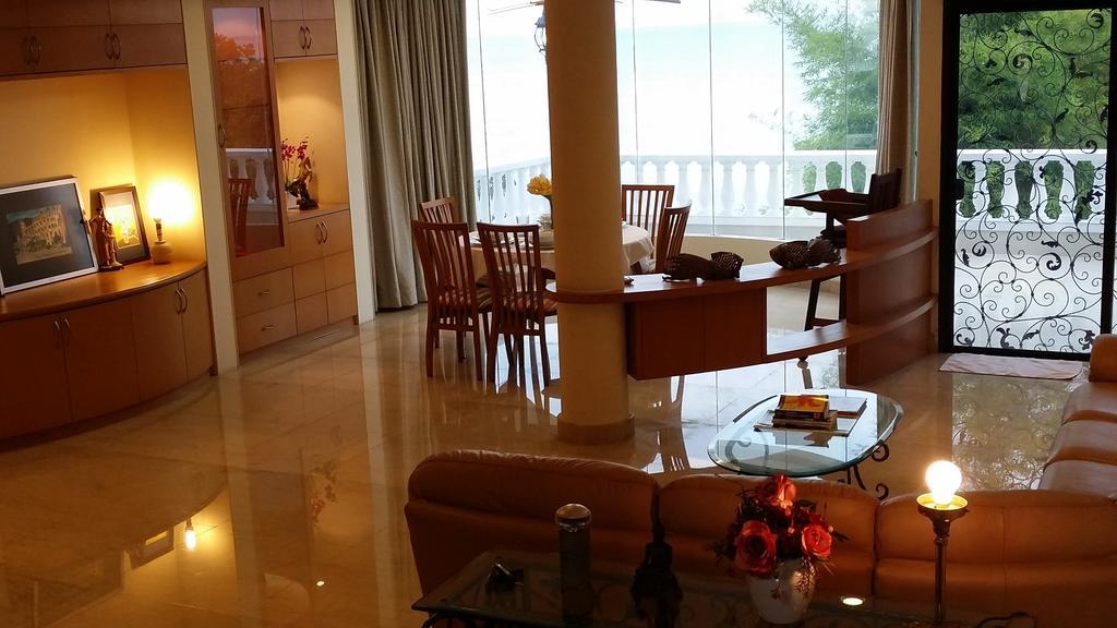 Tropical Sea View & Sunshine Villa Batu Feringgi Exterior foto