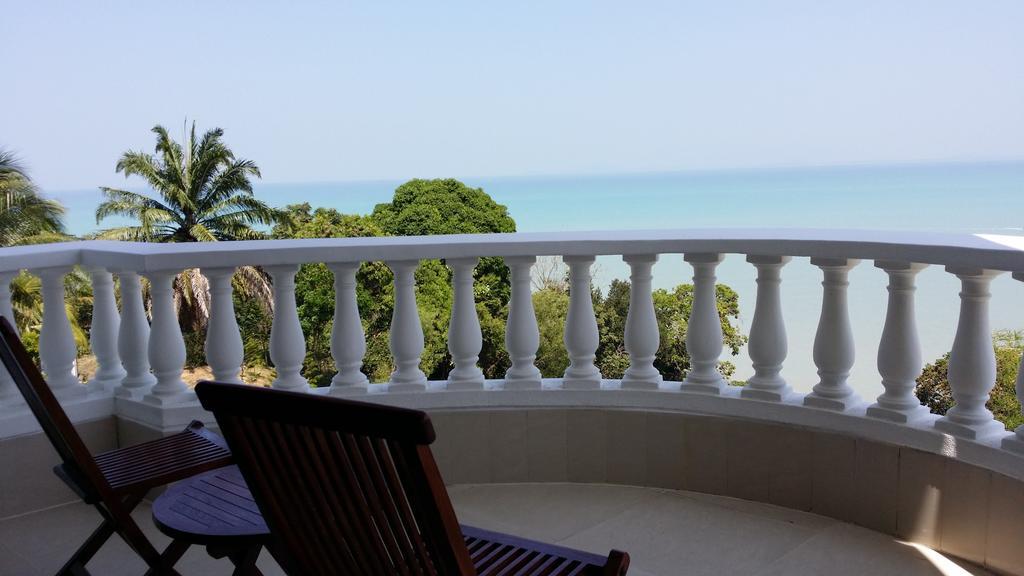 Tropical Sea View & Sunshine Villa Batu Feringgi Exterior foto